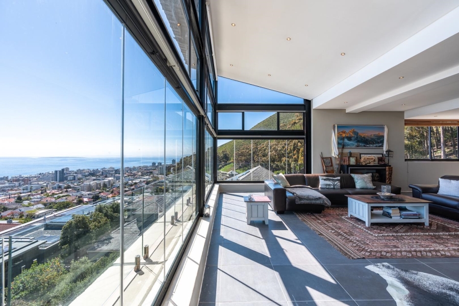 5 Bedroom Property for Sale in Fresnaye Western Cape
